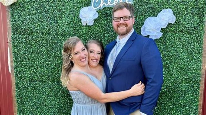 Zach Williams is Married to Wife: Crystal. Kids.
